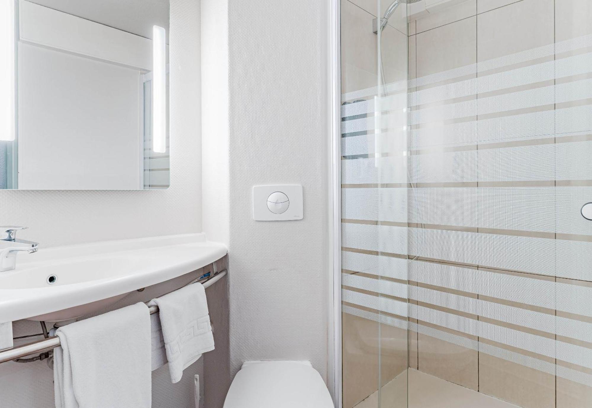 B&B Hotel Châtellerault Buitenkant foto