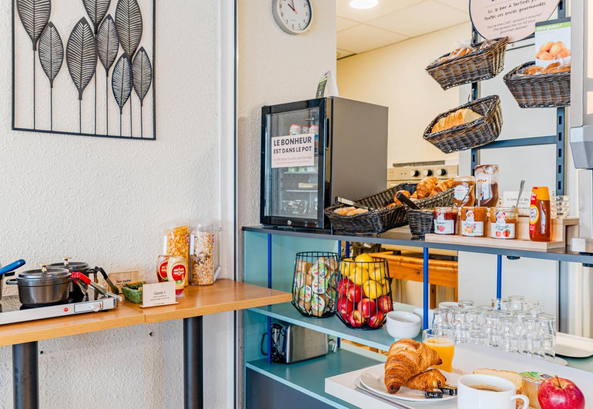 B&B Hotel Châtellerault Buitenkant foto