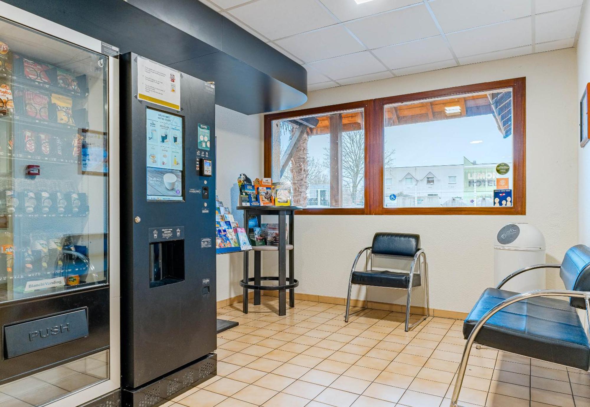 B&B Hotel Châtellerault Buitenkant foto