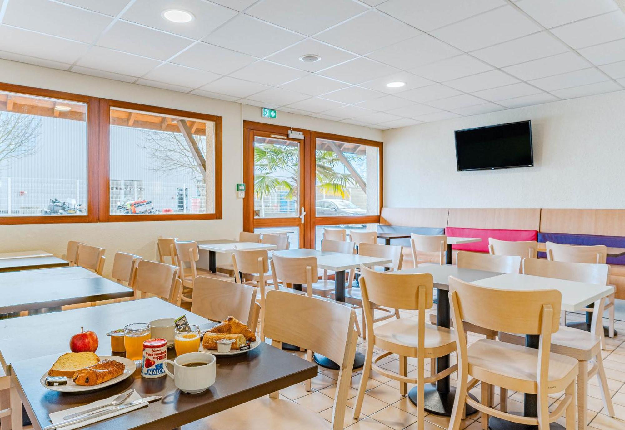 B&B Hotel Châtellerault Buitenkant foto