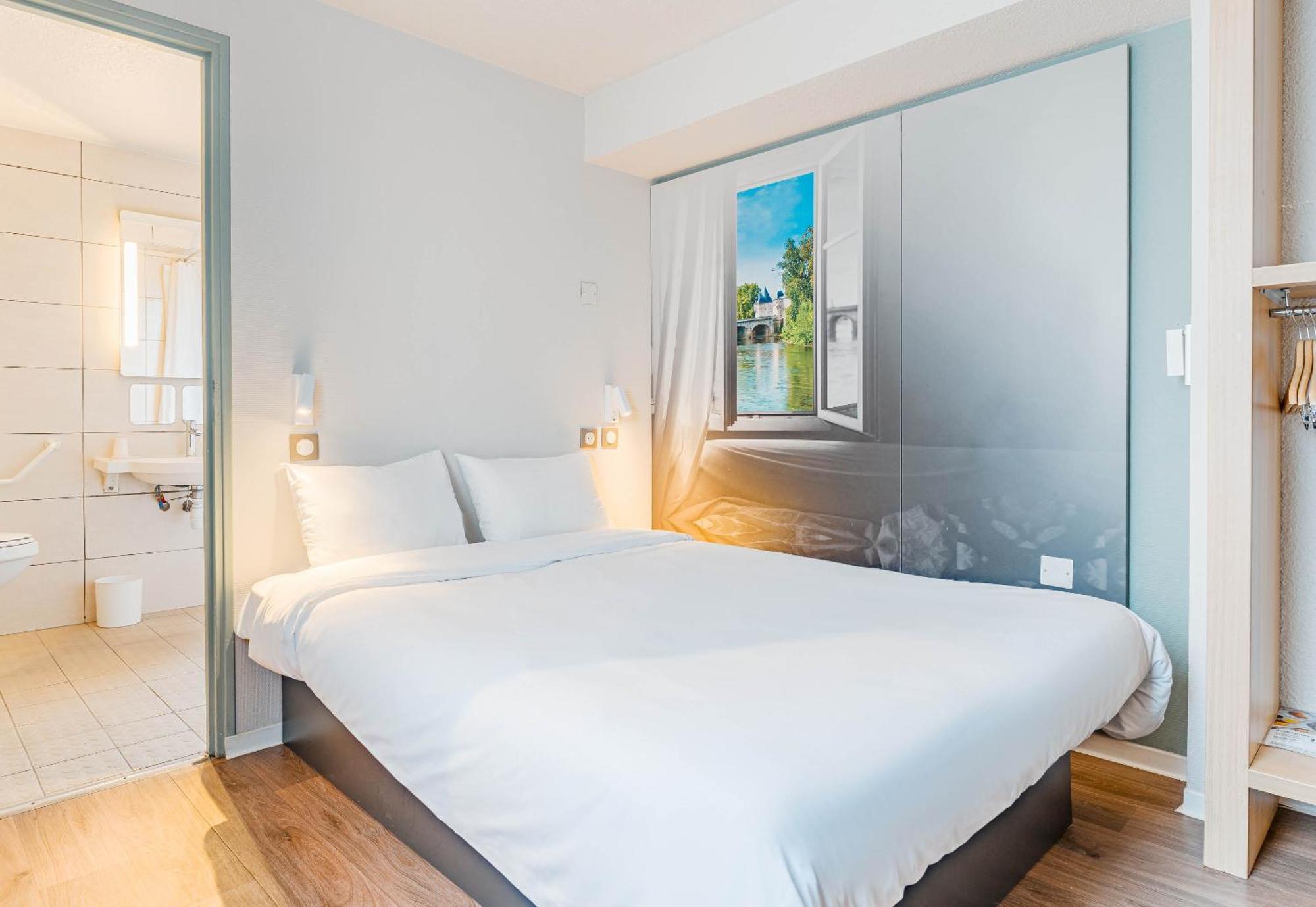 B&B Hotel Châtellerault Buitenkant foto